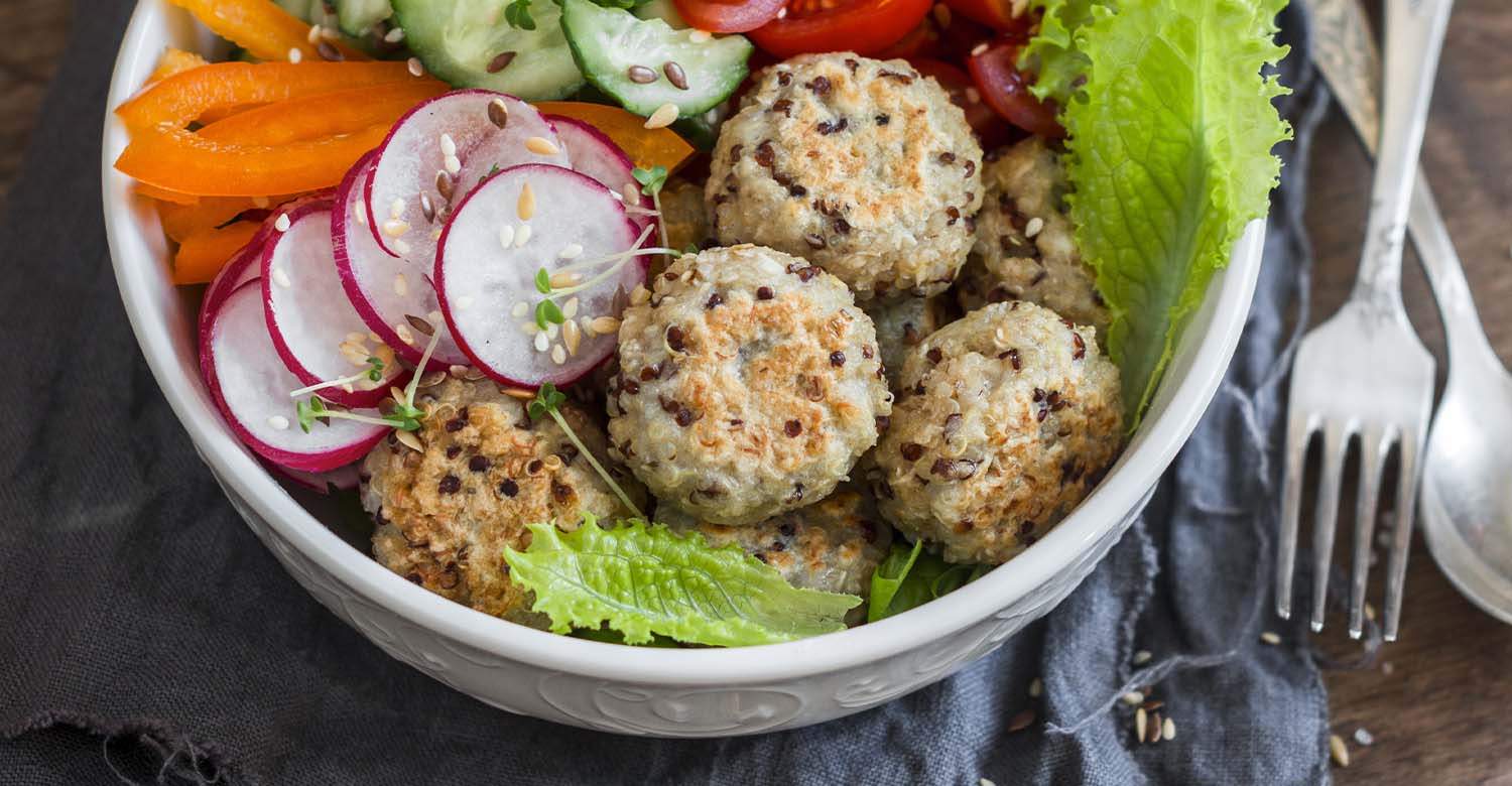 Quinoa con polpette vegetali e verdure fresche di stagione – Alimentazione sana