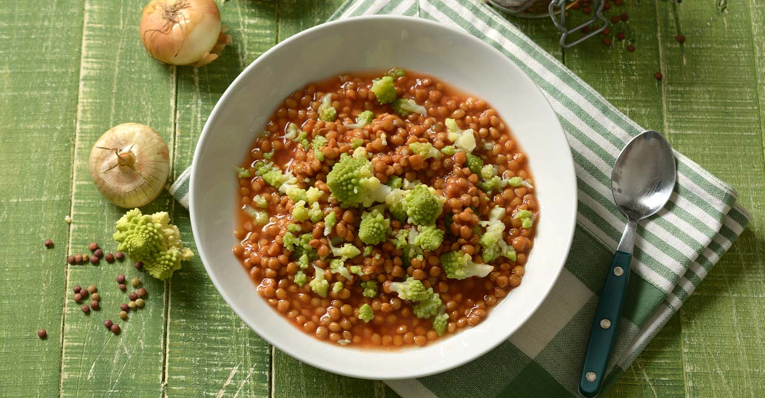 Zuppa di lenticchie, broccoli e cipolla – Piatto vegetariano