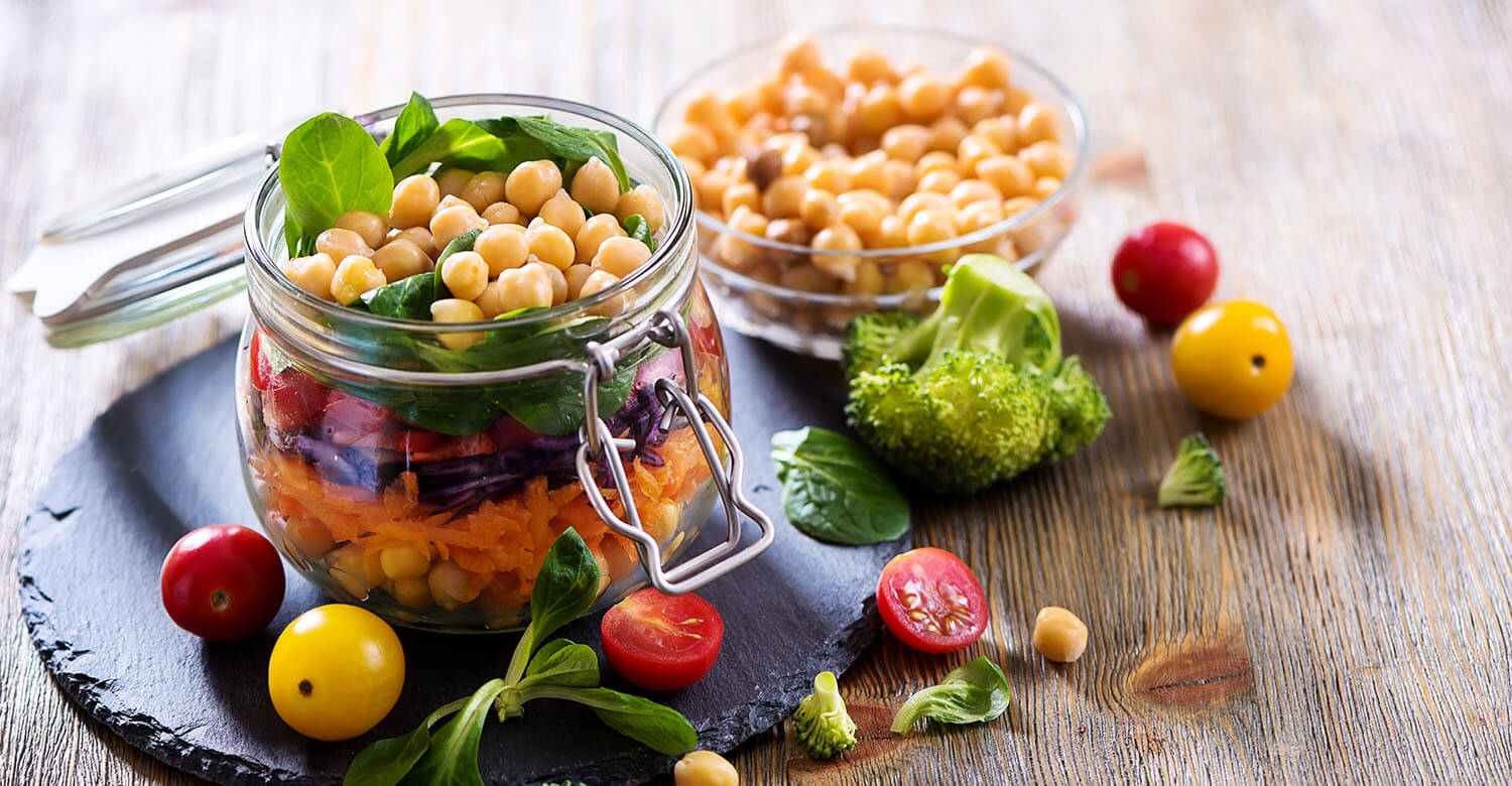 Insalata di ceci, carote e pomodorini