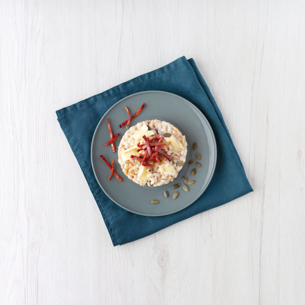 mix di chicchi con brie e speck topview