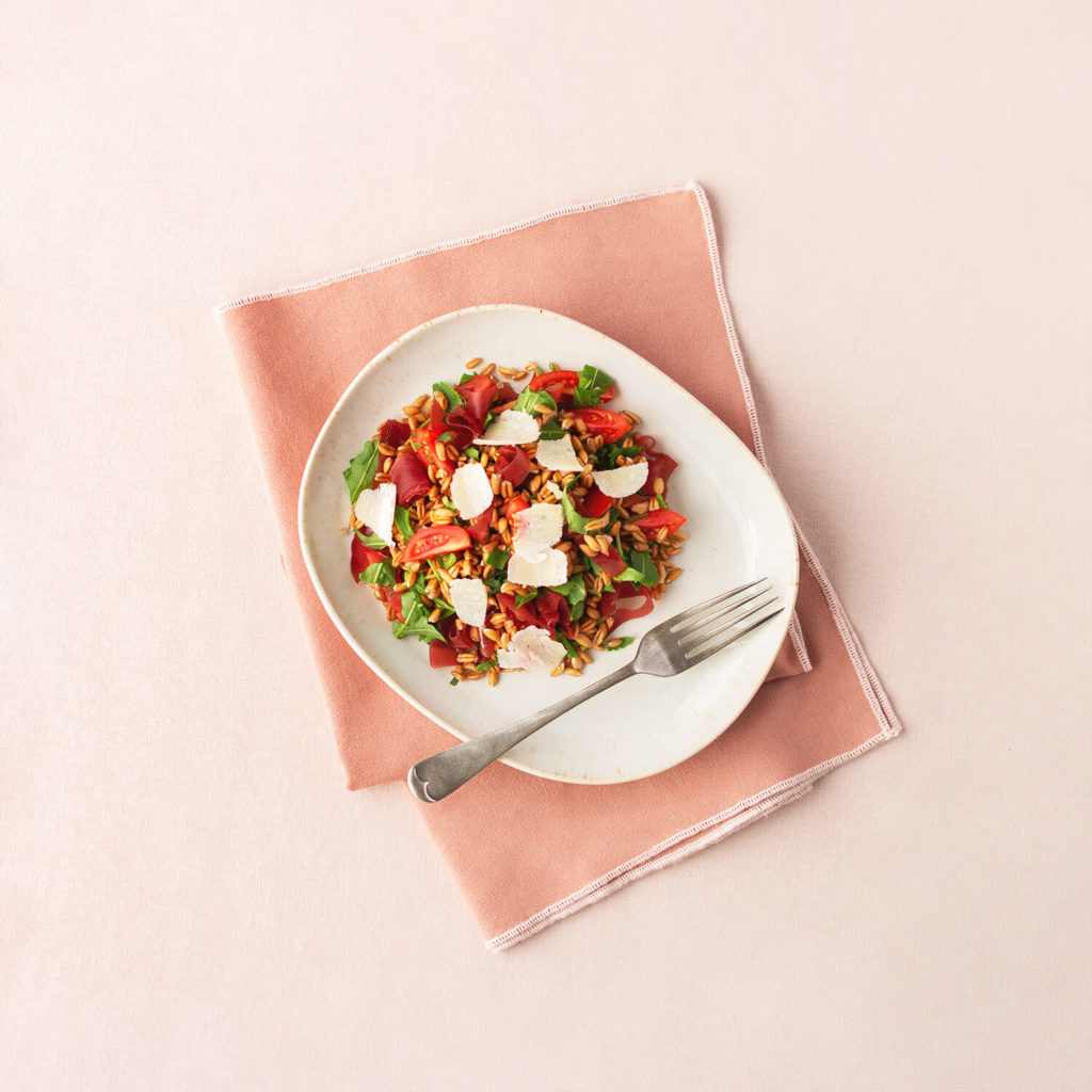 insalata di farro con bresaola topview