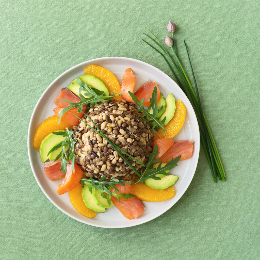 ricetta lenticchie cereali antichi salmone avocado