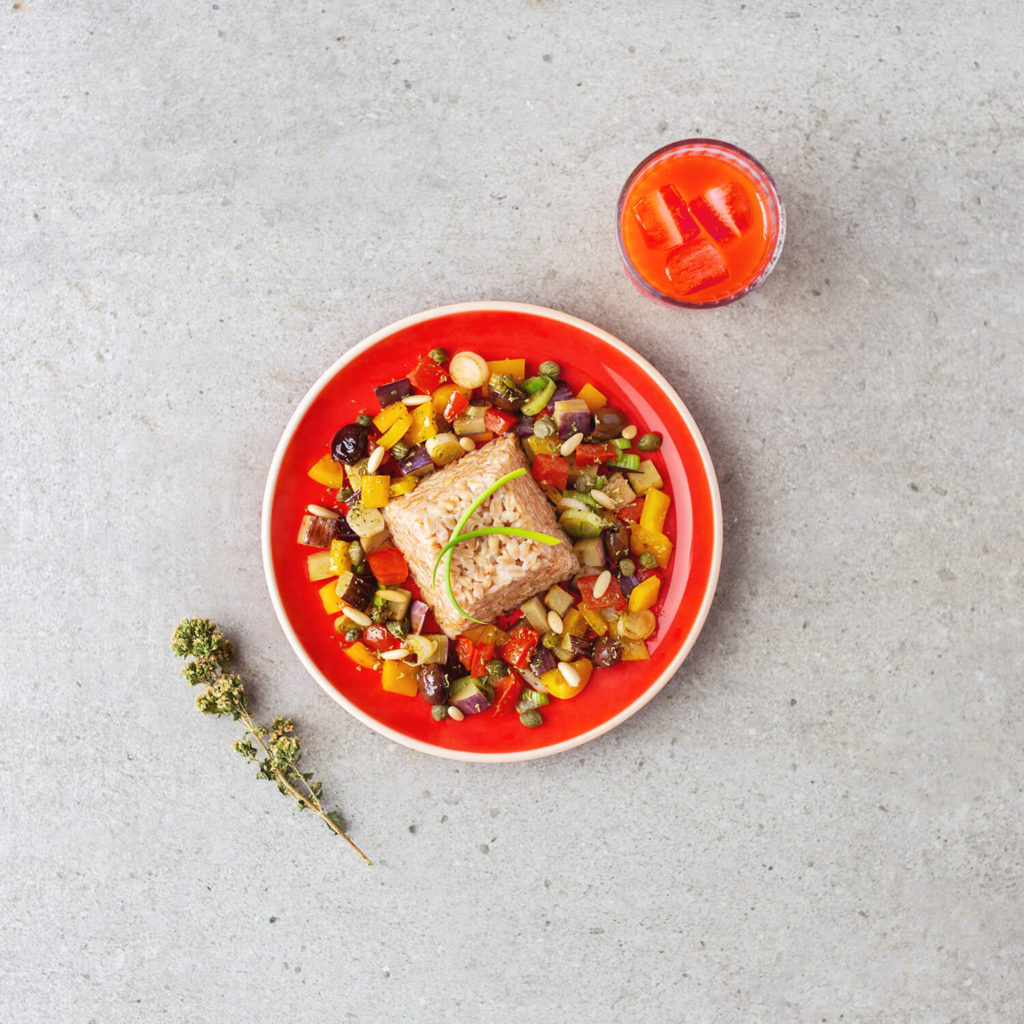 farro con verdure spadellate topview