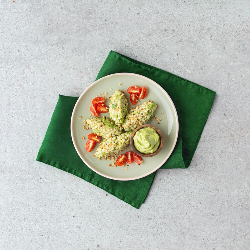 Insalata d’orzo e pesto di avocado topview